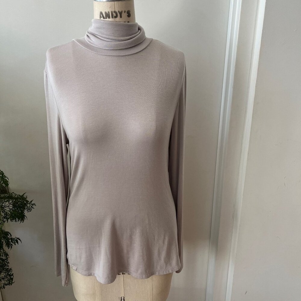 NWT Barefoot Dreams Malibu Collection Model Span Jersey Turtleneck "Silver" (Lig